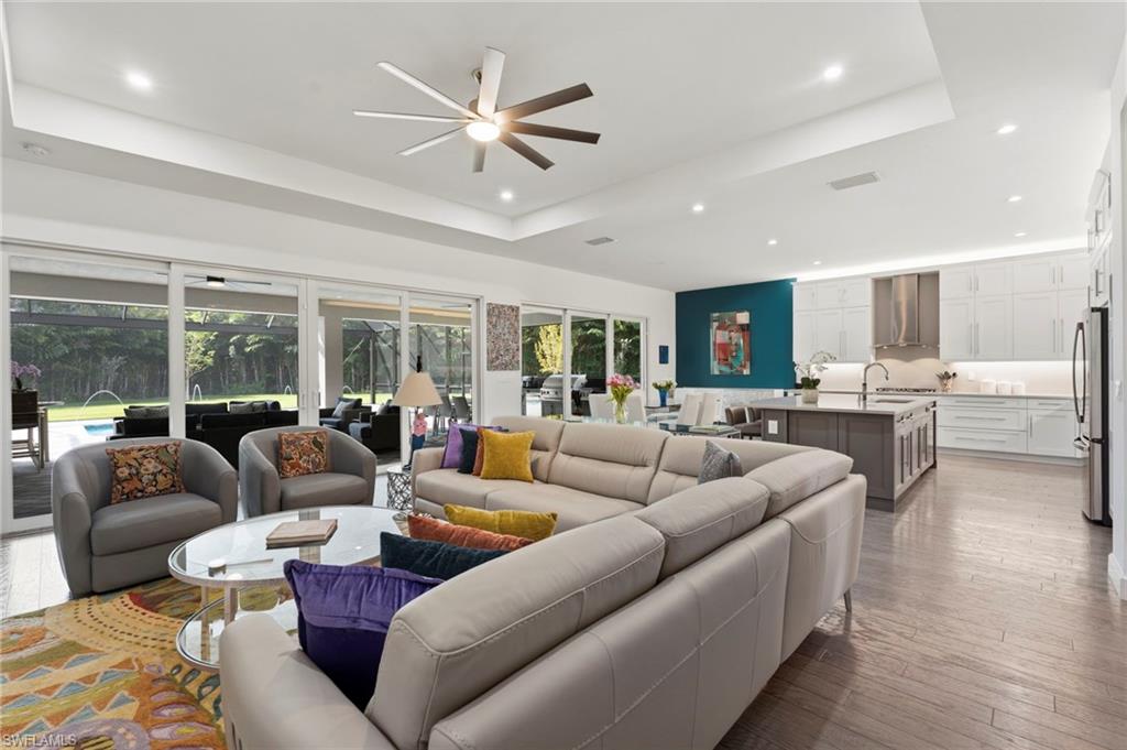 12083 Azalea Way Property Photo 5