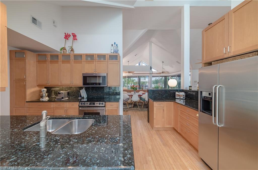 883 Galleon Dr Property Photo 8