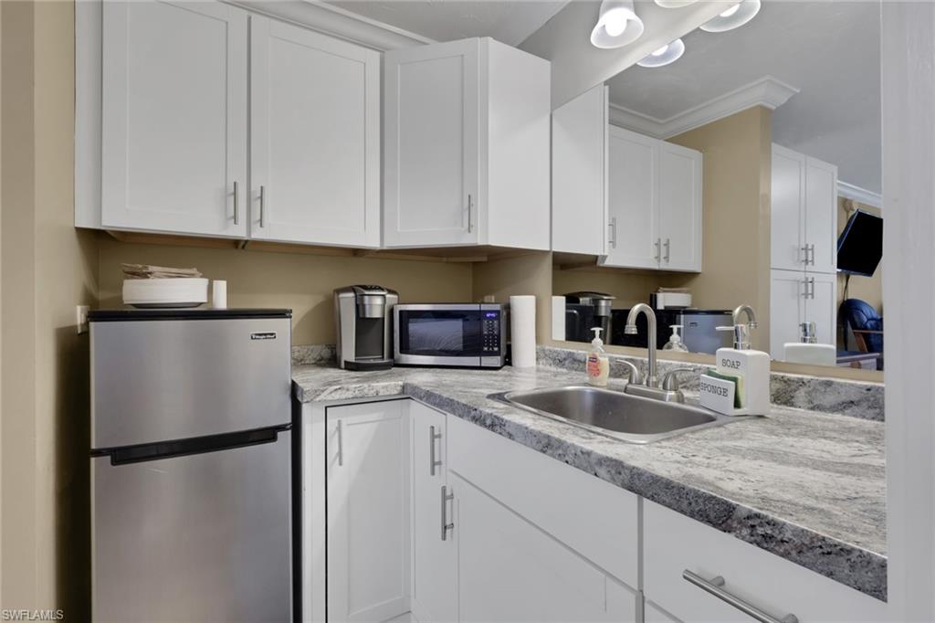 2555 Tamiami Trl N 115 Property Photo 16