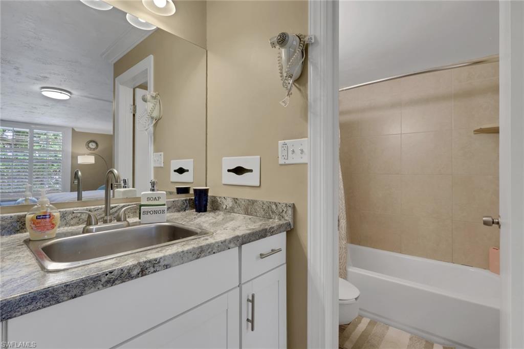2555 Tamiami Trl N 115 Property Photo 17