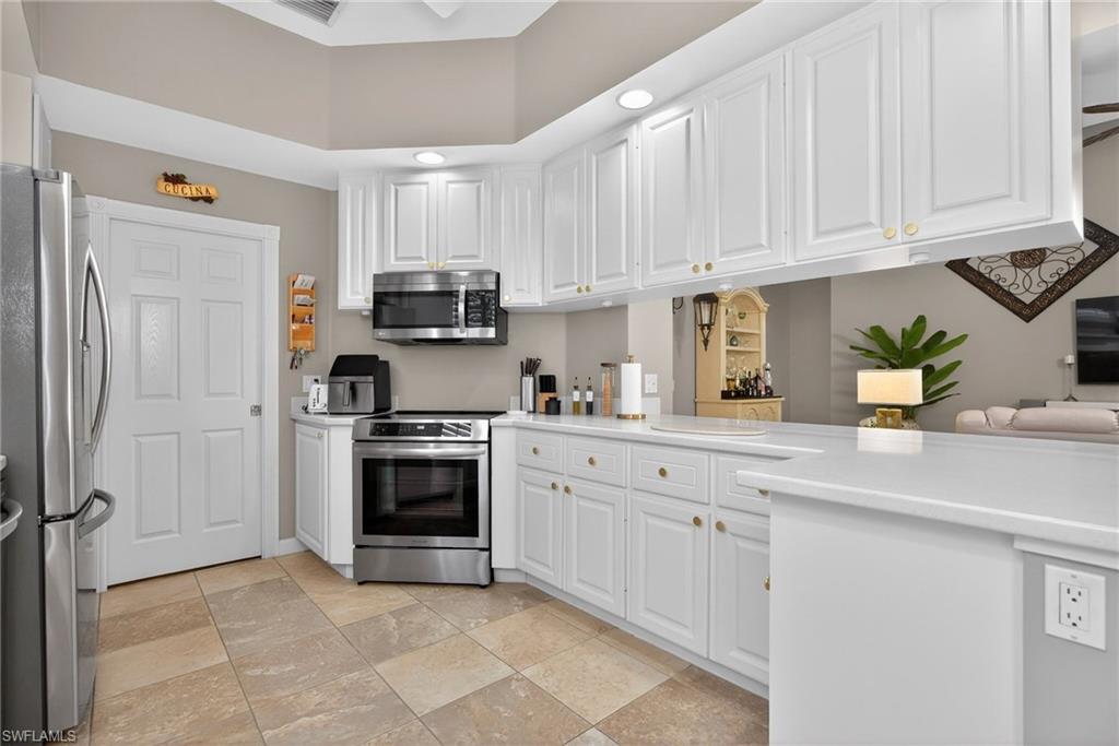 2271 Heydon Cir W Property Photo 9