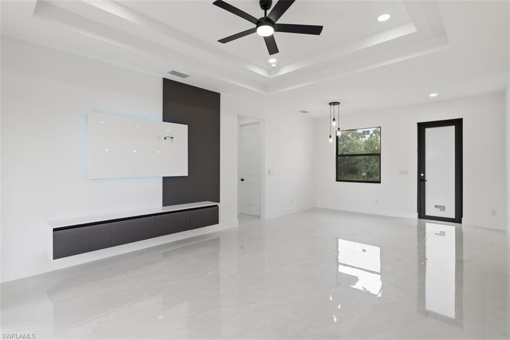 1222 Earnest St E Property Photo 4