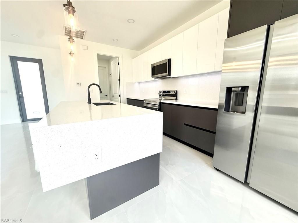 1222 Earnest St E Property Photo 11