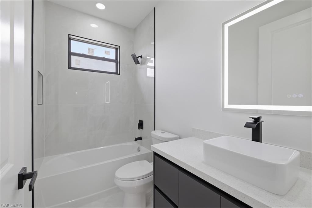 1222 Earnest St E Property Photo 25