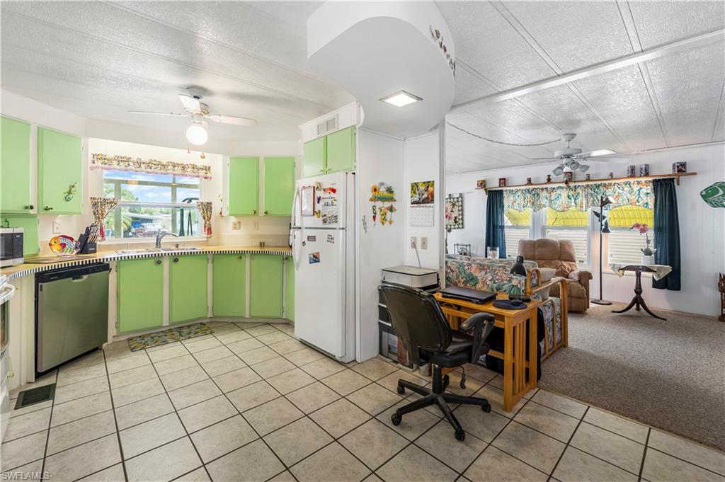 280 Grassy Key Ln Property Photo 3