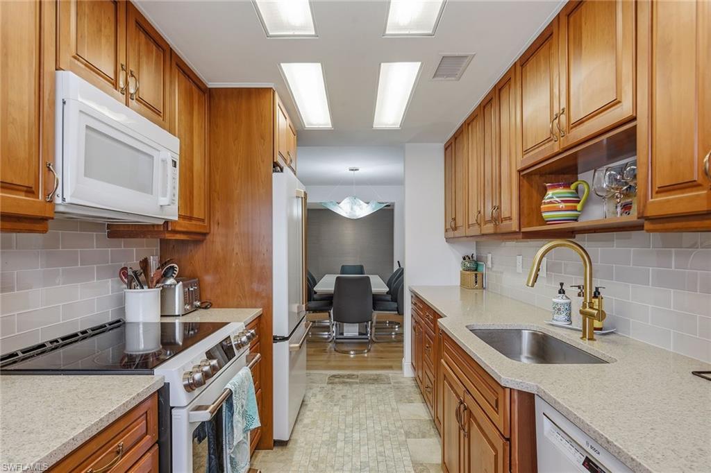3410 Gulf Shore Blvd N 203 Property Photo 5