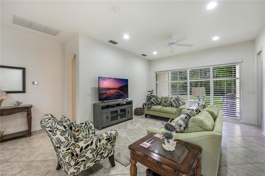 11072 Esteban Dr Property Photo 2