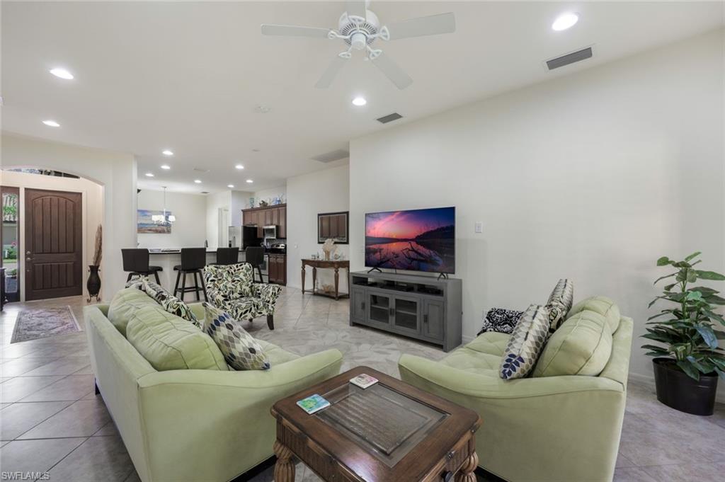 11072 Esteban Dr Property Photo 4