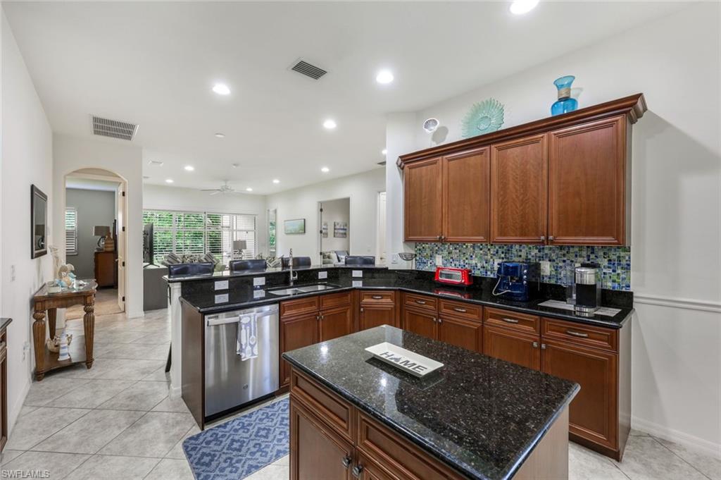 11072 Esteban Dr Property Photo 6