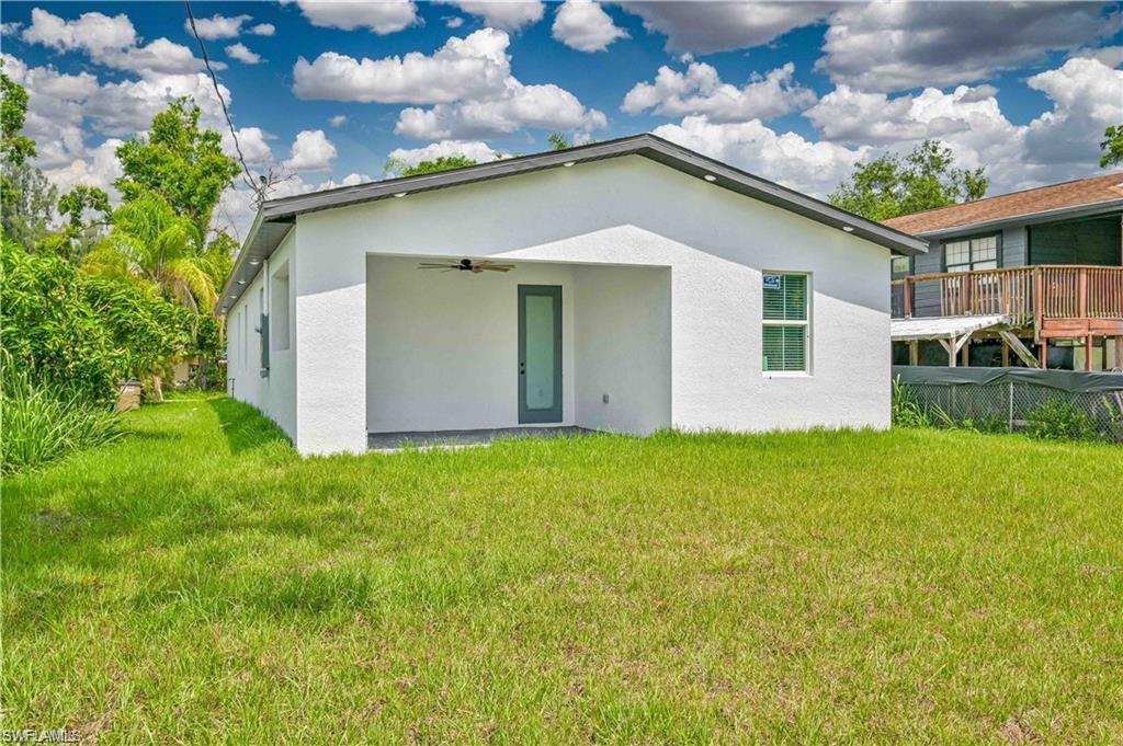 2223 Carver Ave Property Photo 2