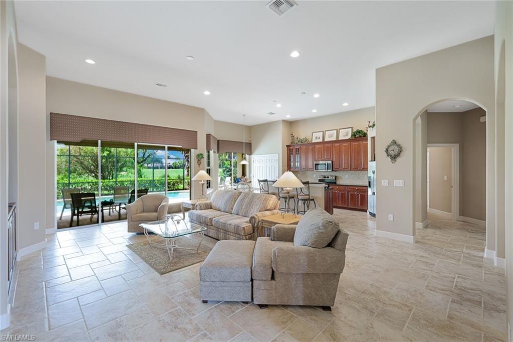 12118 Wicklow Ln Property Photo 6
