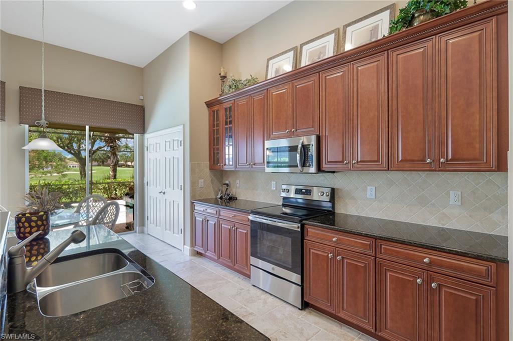 12118 Wicklow Ln Property Photo 15