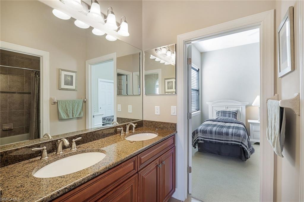 12118 Wicklow Ln Property Photo 25