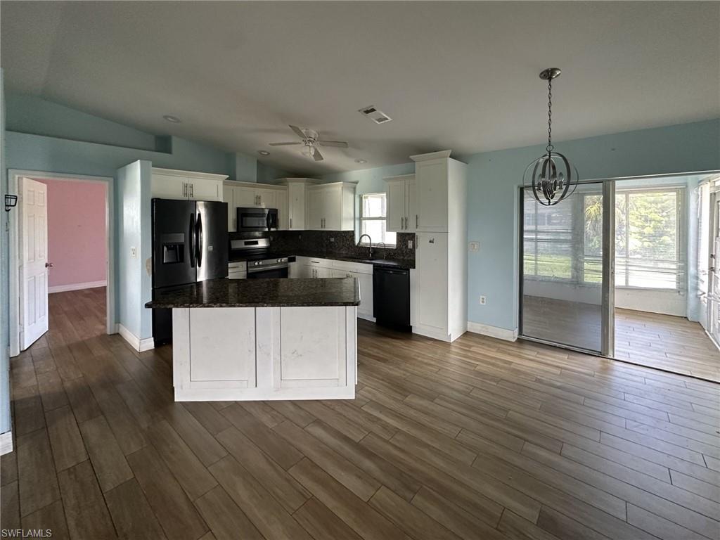 2123 16th Ter Property Photo 3