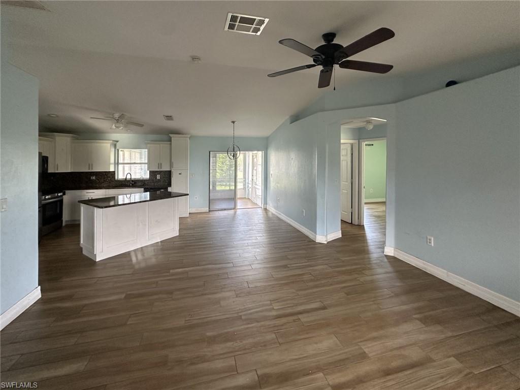 2123 16th Ter Property Photo 6