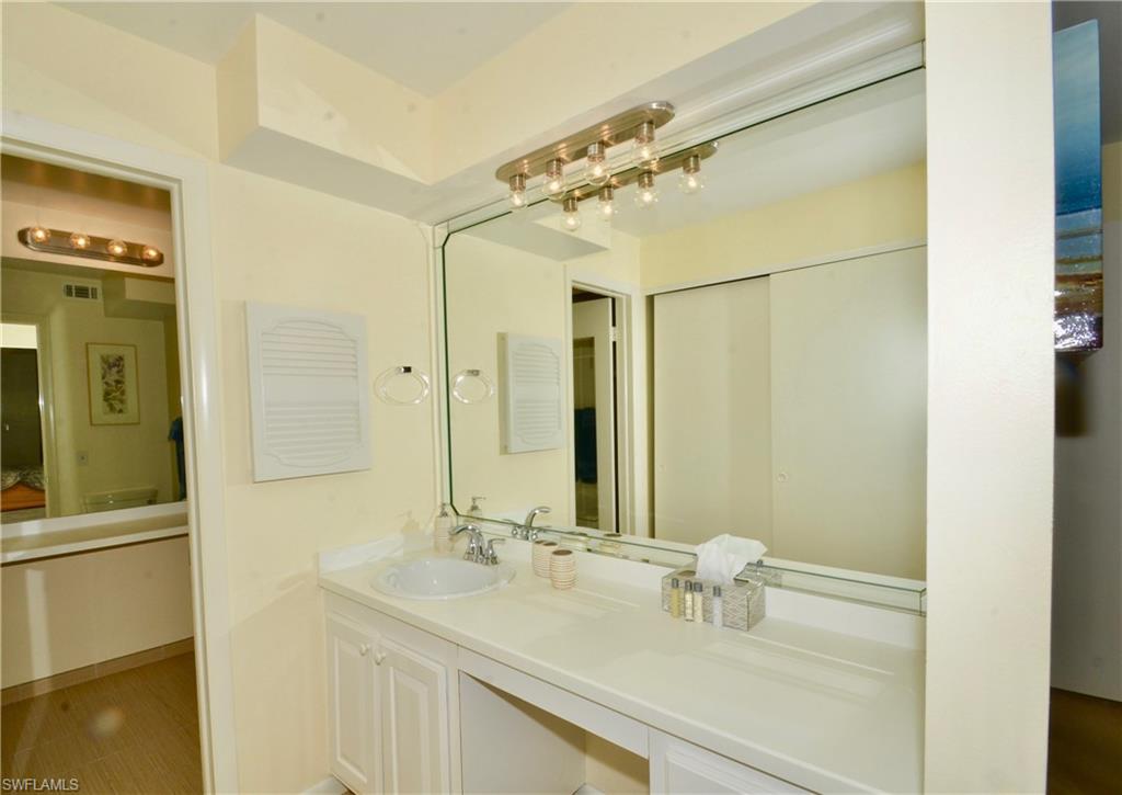 555 Park Shore Dr B-309 Property Photo 15