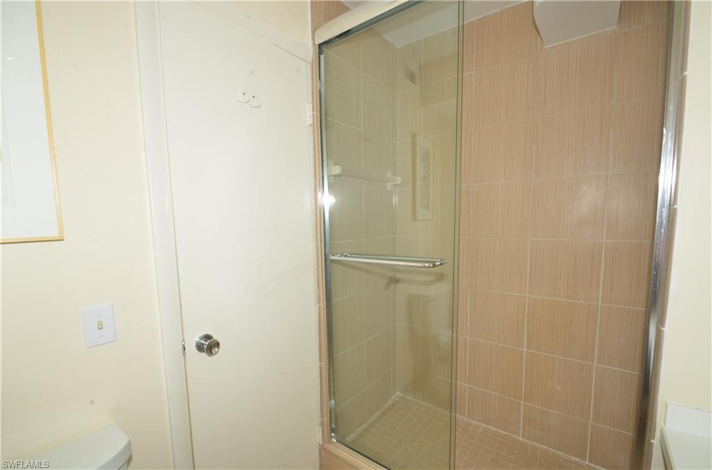 555 Park Shore Dr B-309 Property Photo 17