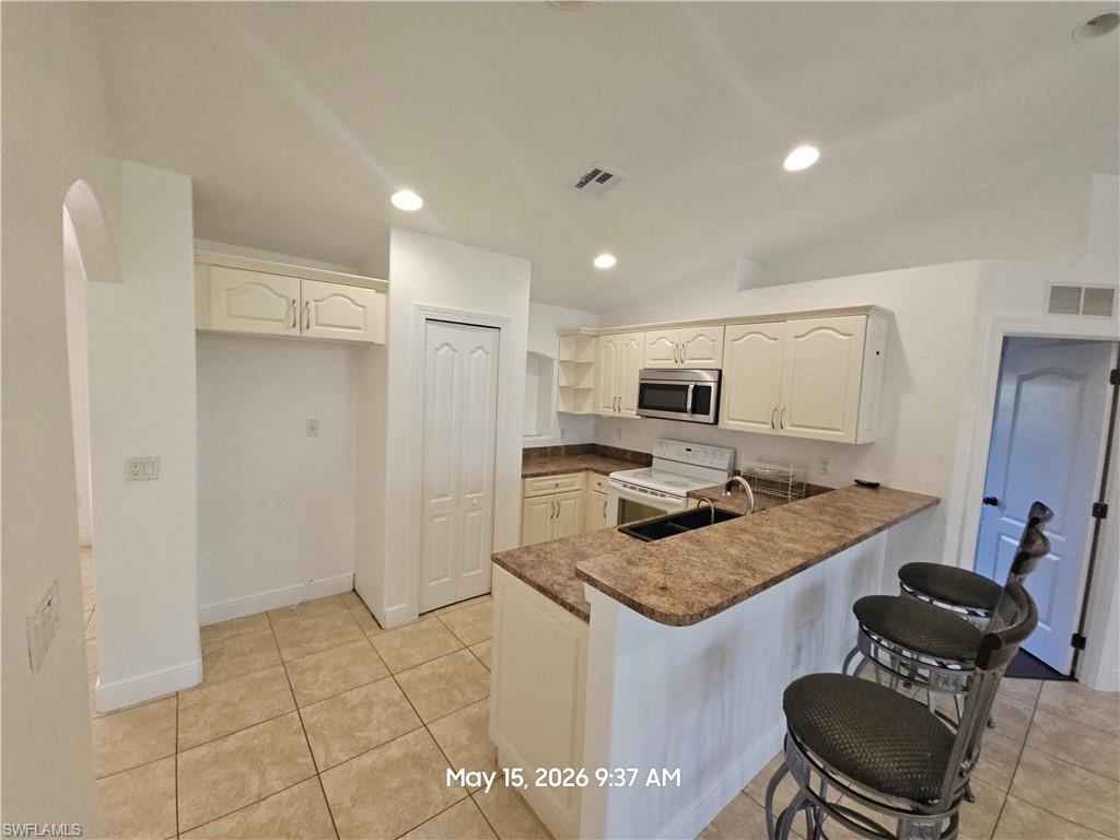4048 33rd Ave Ne Property Photo 7
