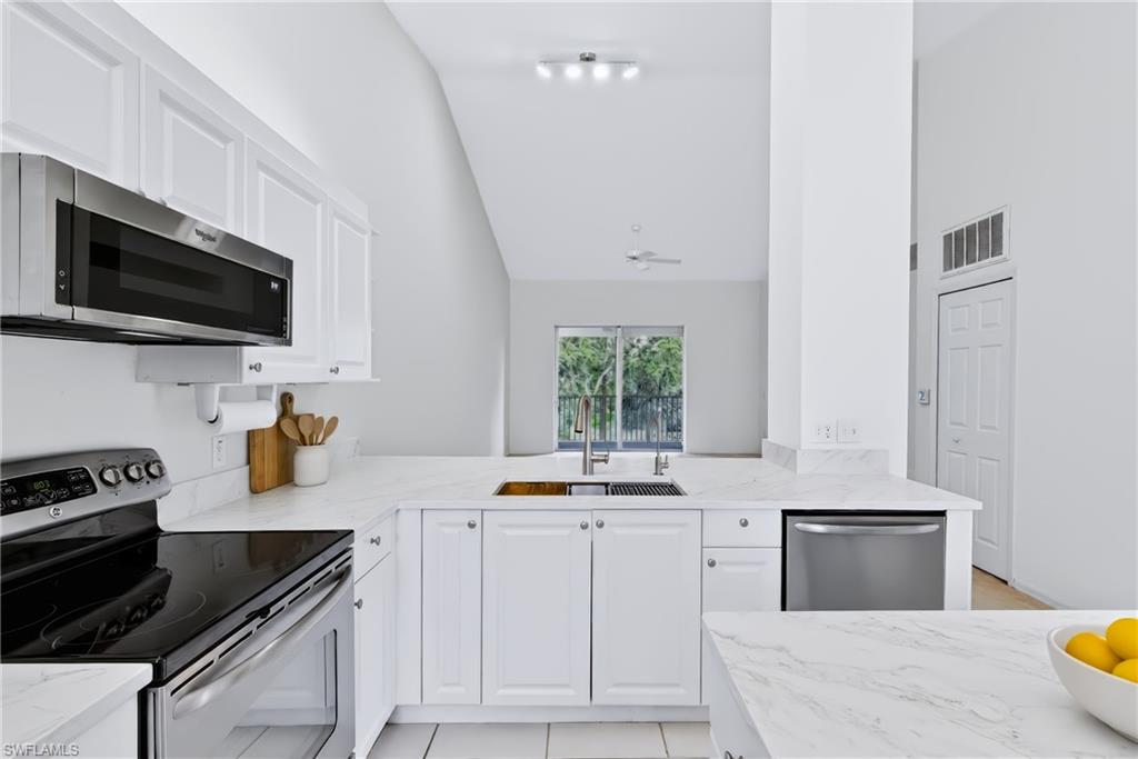 509 Robin Hood Cir 202 Property Photo 11