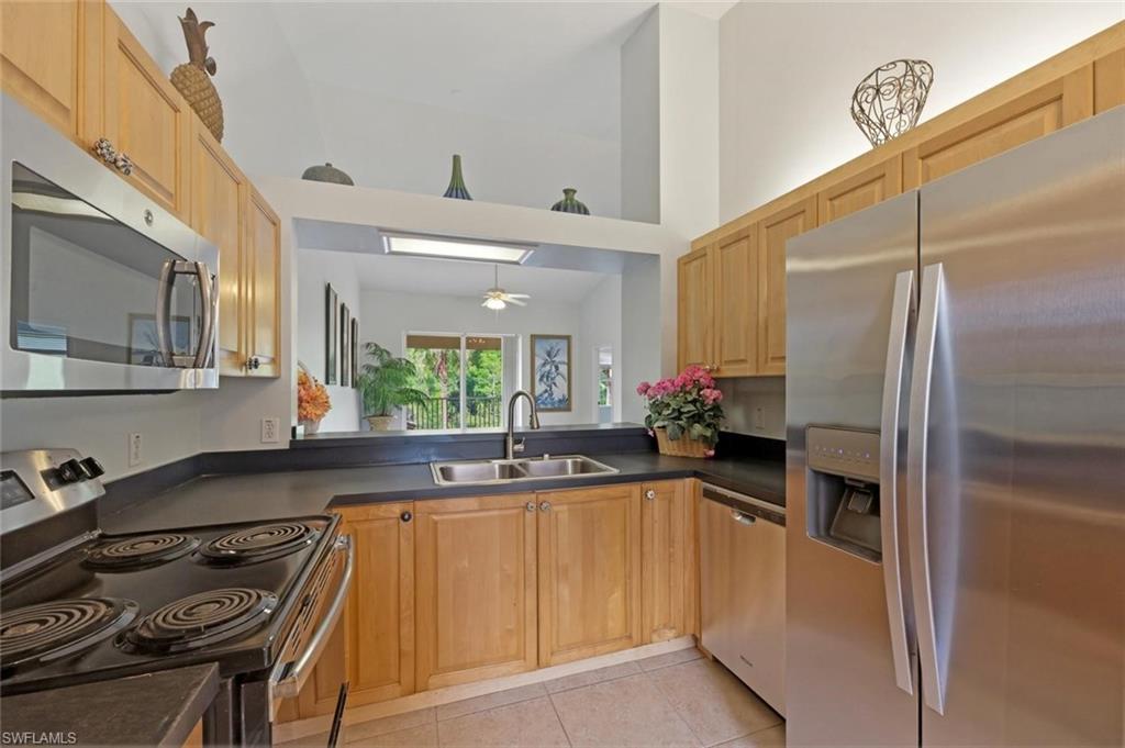 357 Robin Hood Cir 202 Property Photo 4