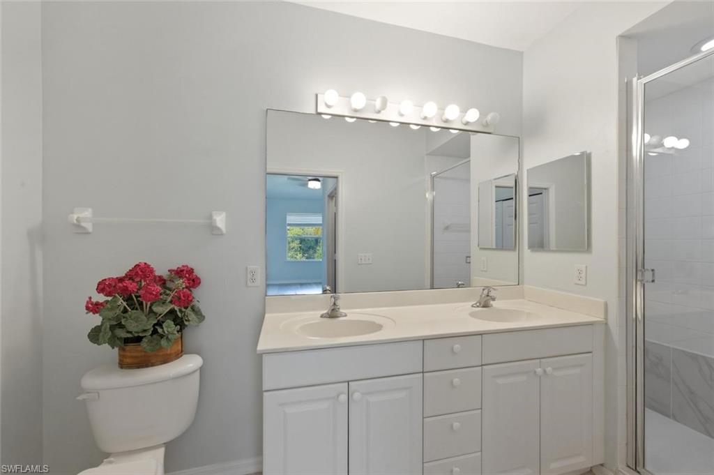 357 Robin Hood Cir 202 Property Photo 14