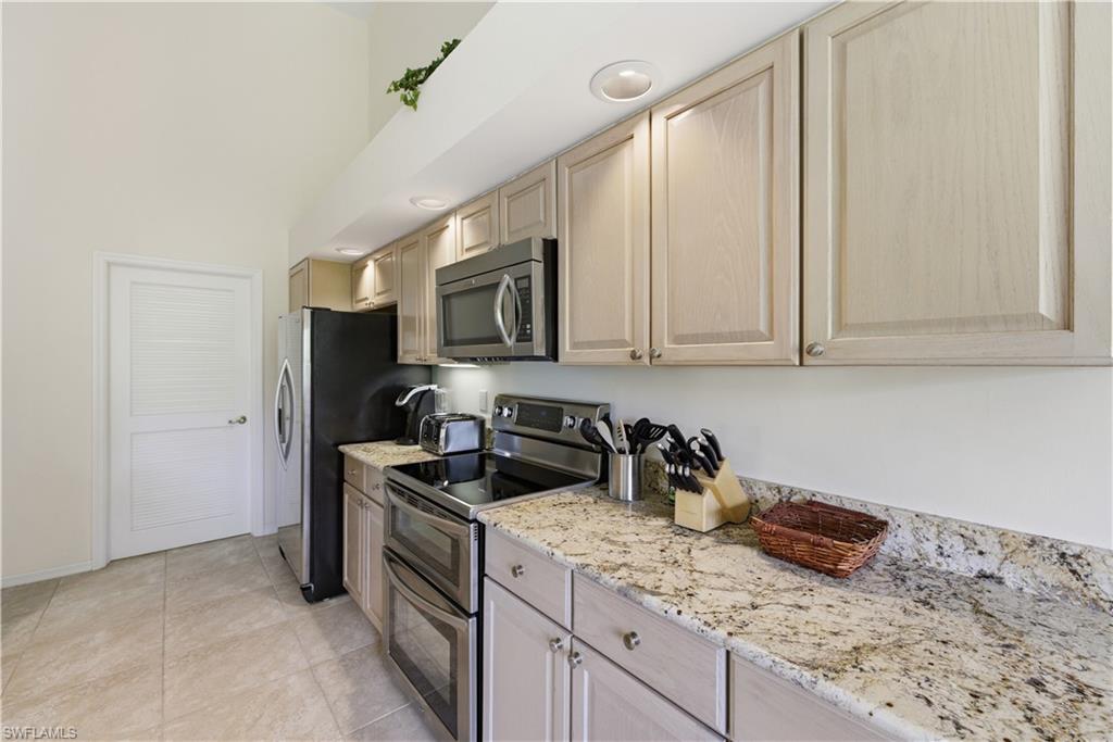 27038 Oakwood Lake Dr Property Photo 9