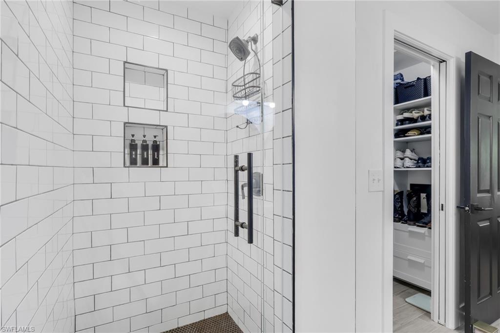 241 Robin Hood Cir 202 Property Photo 15