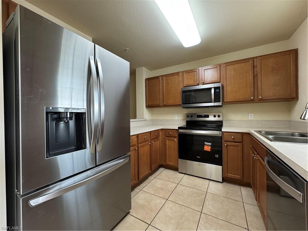 9093 Gervais CIR 1906 Property Photo 1