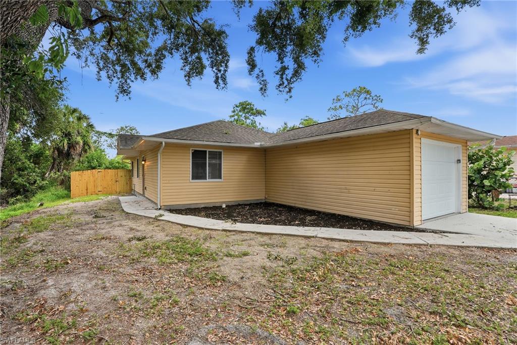 26311 Coventry Ln Property Photo 3