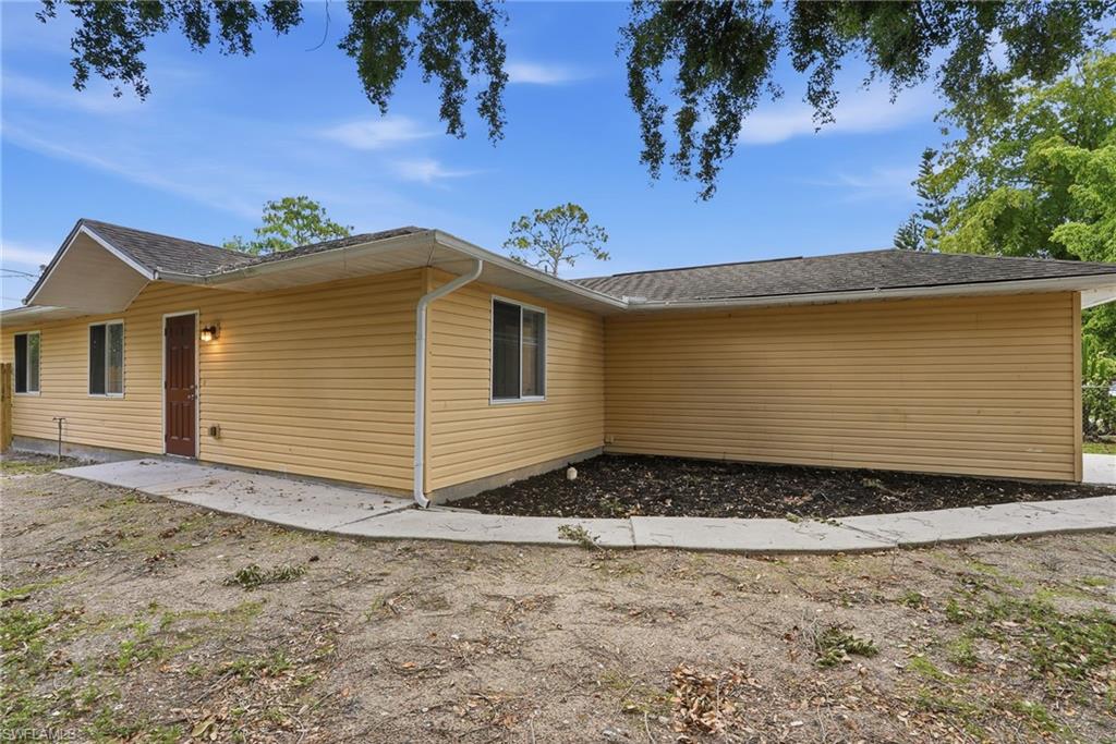 26311 Coventry Ln Property Photo 4