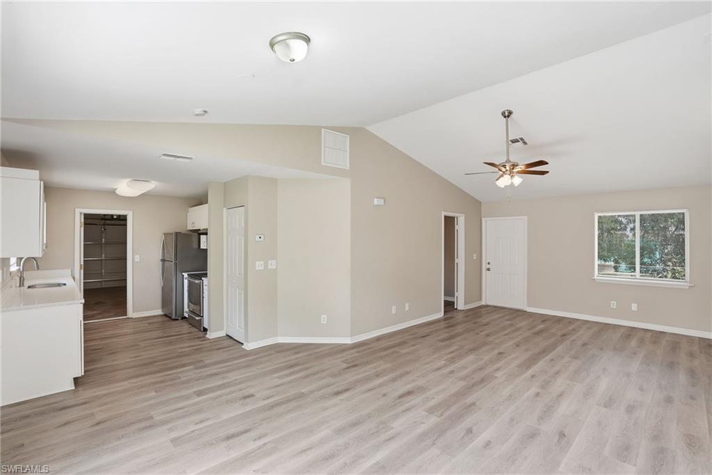 26311 Coventry Ln Property Photo 13