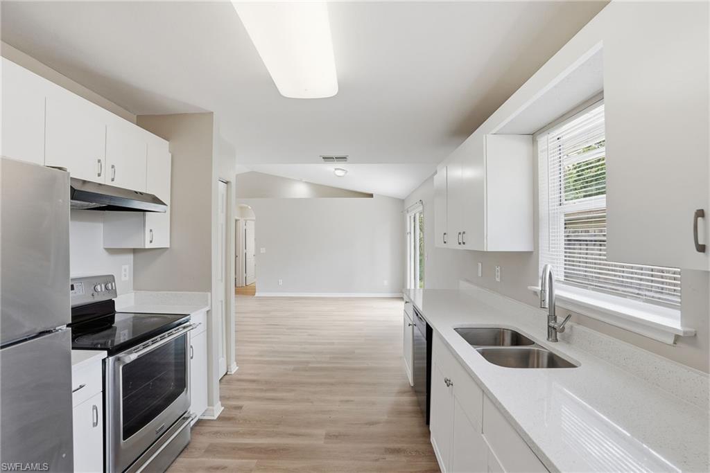 26311 Coventry Ln Property Photo 15