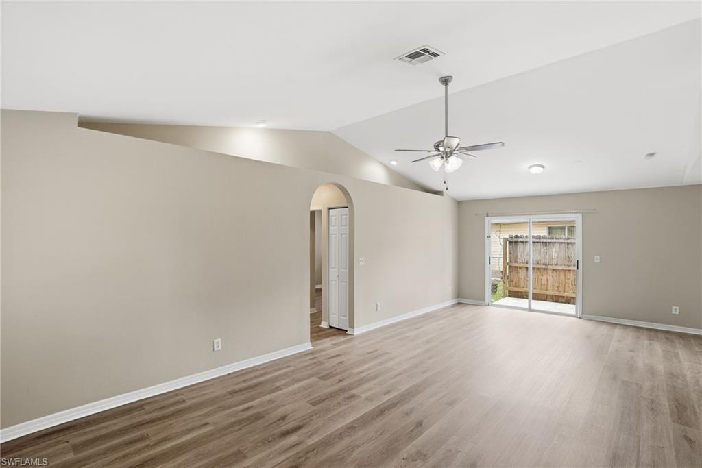 26311 Coventry Ln Property Photo 16