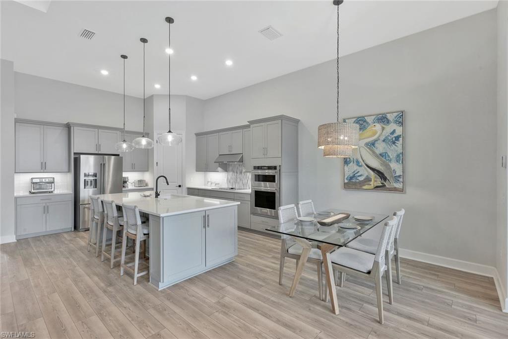 17673 Kinzie Ln Property Photo 9