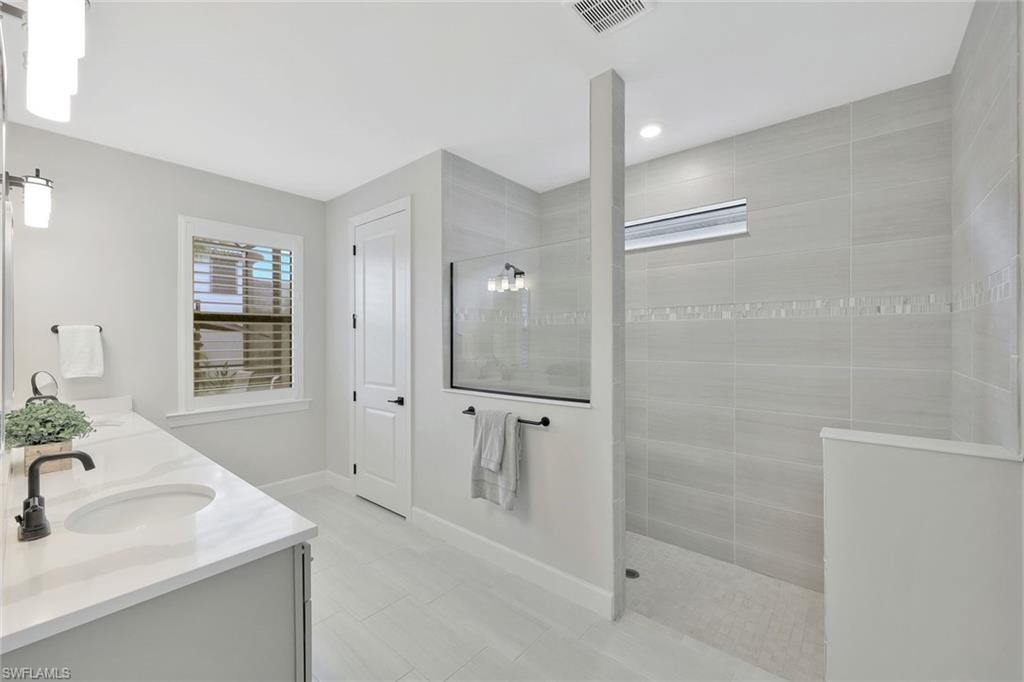 17673 Kinzie Ln Property Photo 16