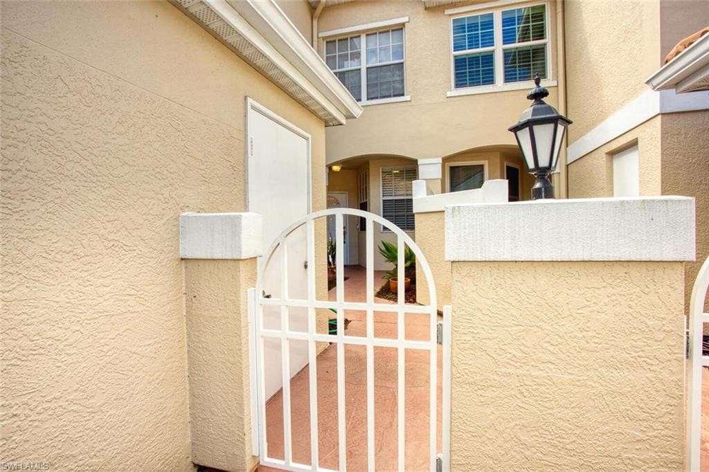 8365 Excalibur Cir K6 Property Photo 3