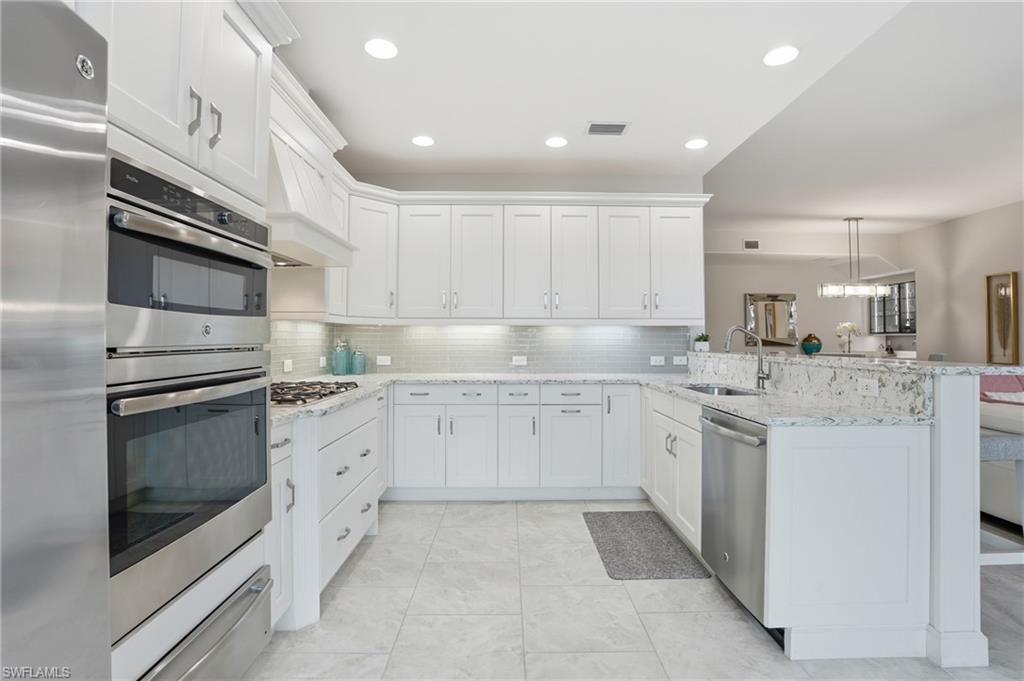 8066 Signature Club Cir 102 Property Photo 12