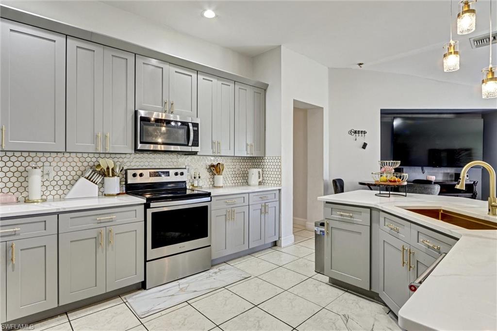 18330 Beauty Berry Ct Property Photo 2