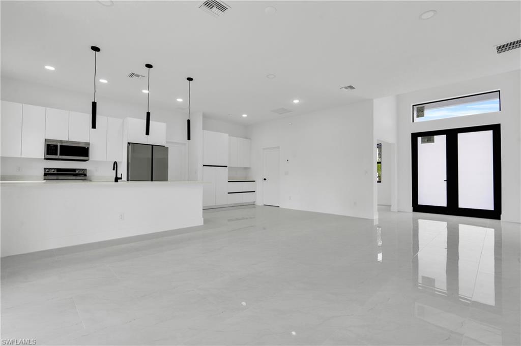 103 6th St Property Photo 5