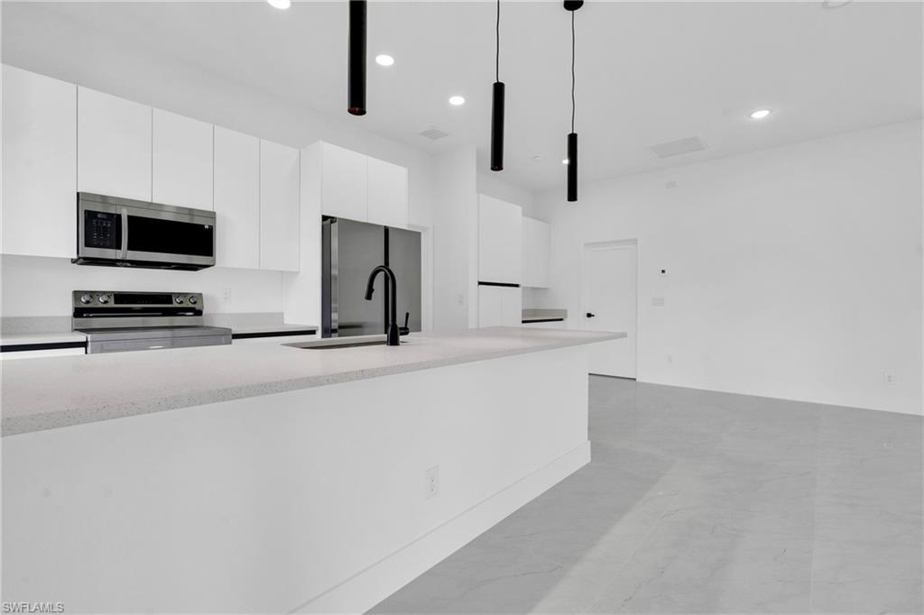 103 6th St Property Photo 12