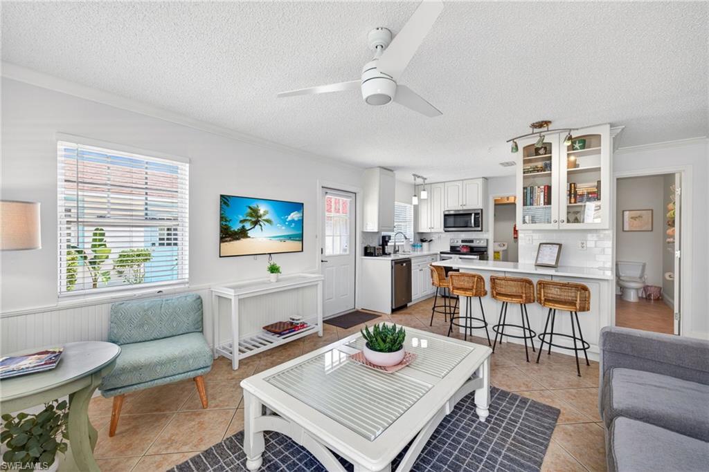 563 105th Ave N Property Photo 6
