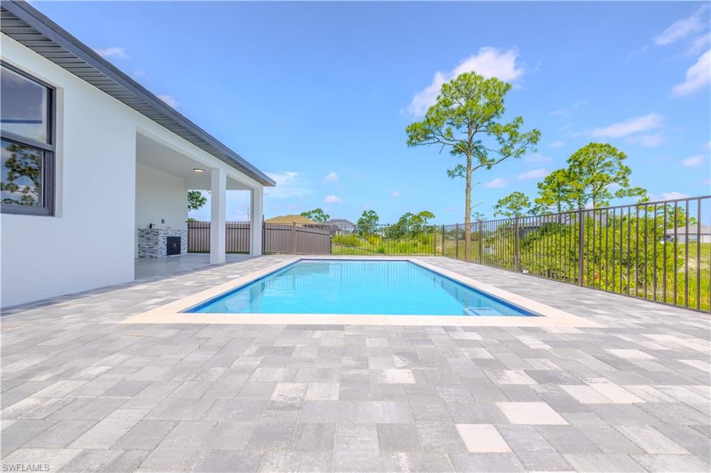 226021227 Property Photo 45