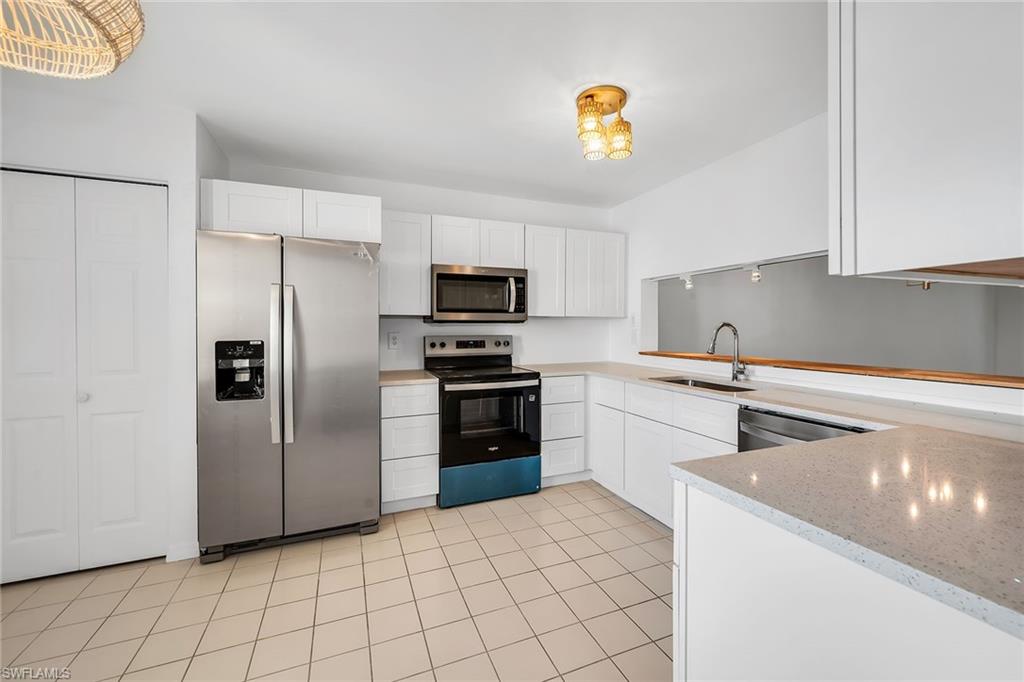 208 Furse Lakes Cir D6 Property Photo 8