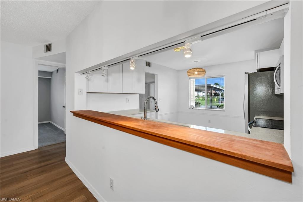 208 Furse Lakes Cir D6 Property Photo 10