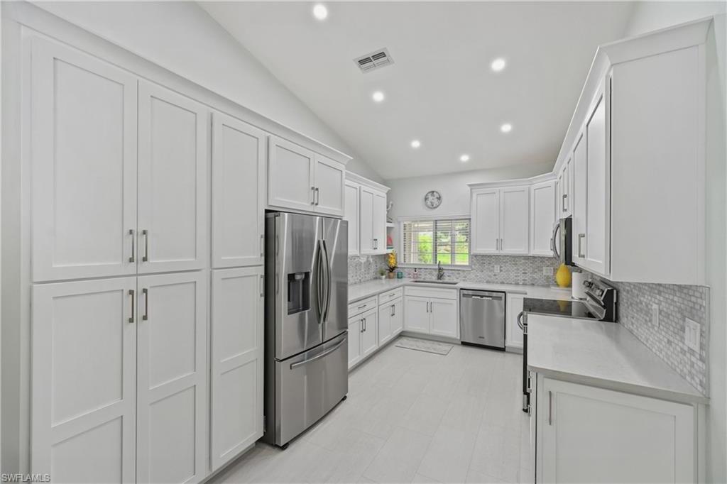 657 Saint Andrews Blvd Property Photo 11