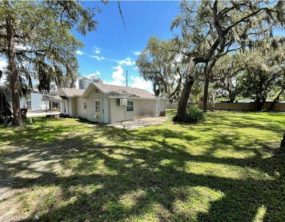 111 Palmetto LN W Property Photo 1