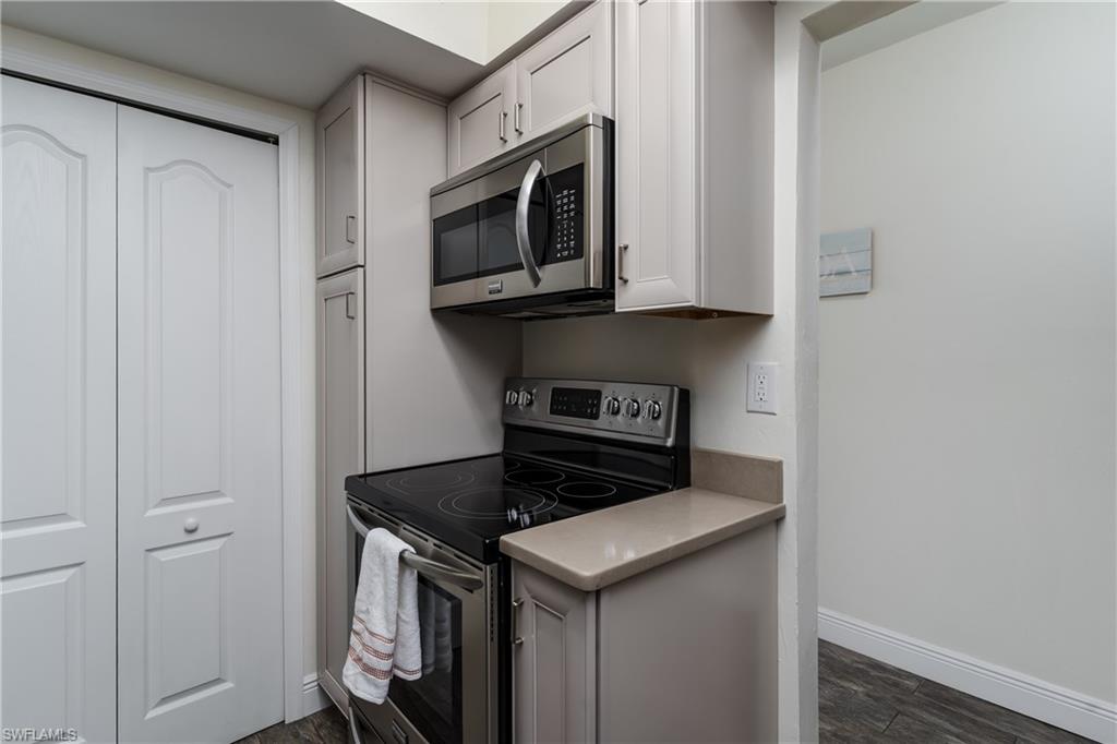 207 Collier Blvd 4-105 Property Photo 10