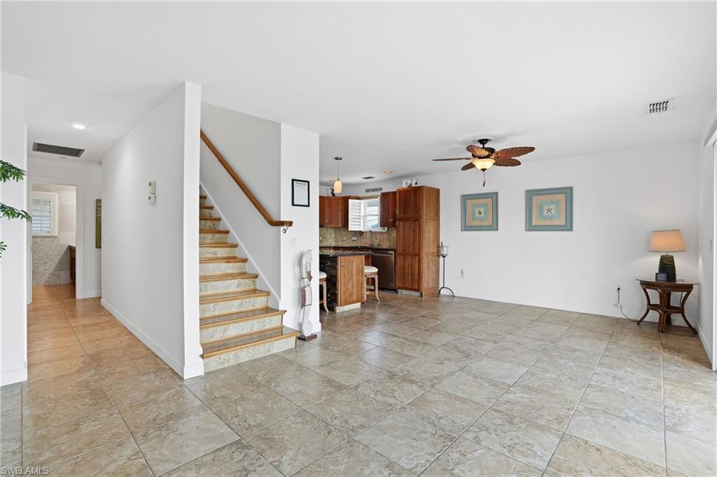 850 Oak St Property Photo 6