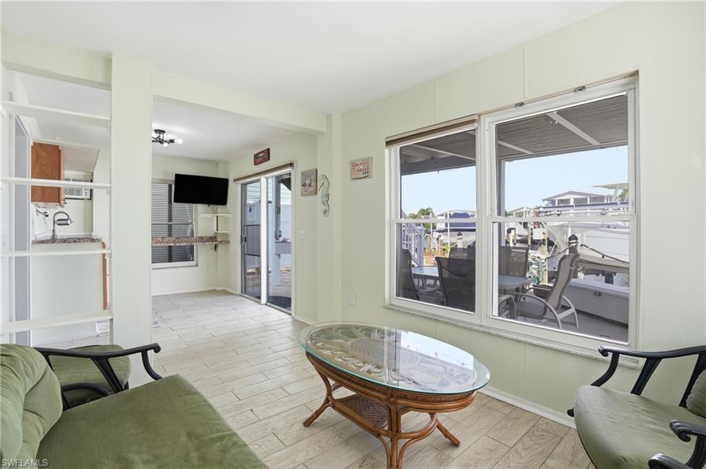 850 Oak St Property Photo 18
