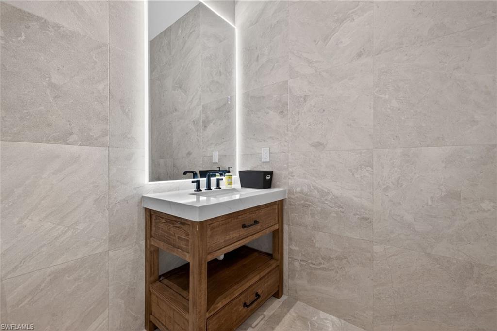226021642 Property Photo 11
